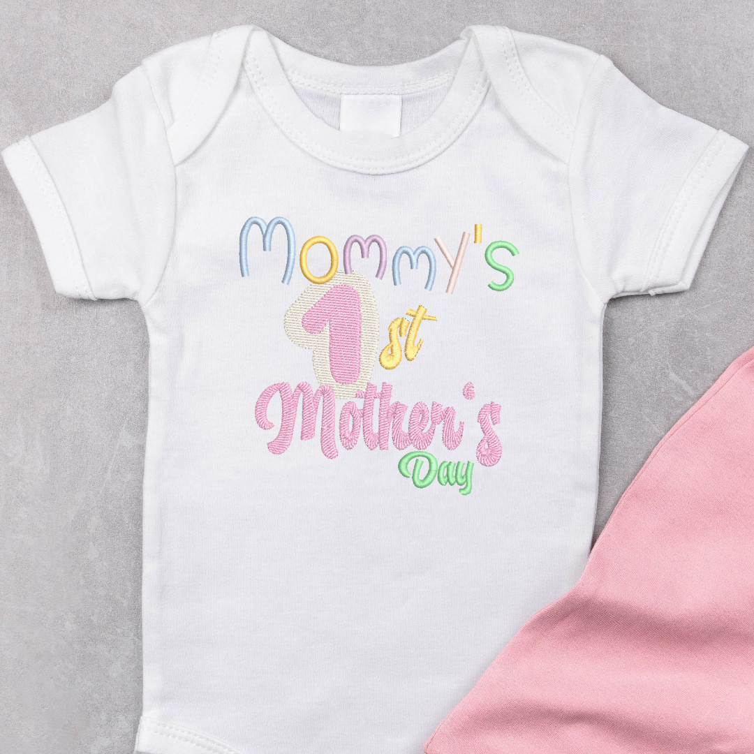 This is an image of a machine embroidery design featuring a "Mommy's 1st Mother's Day" quote. This machine embroidery design for new mommy's is perfect for embroidery on newborn baby onesies to wear on Mother's Day.